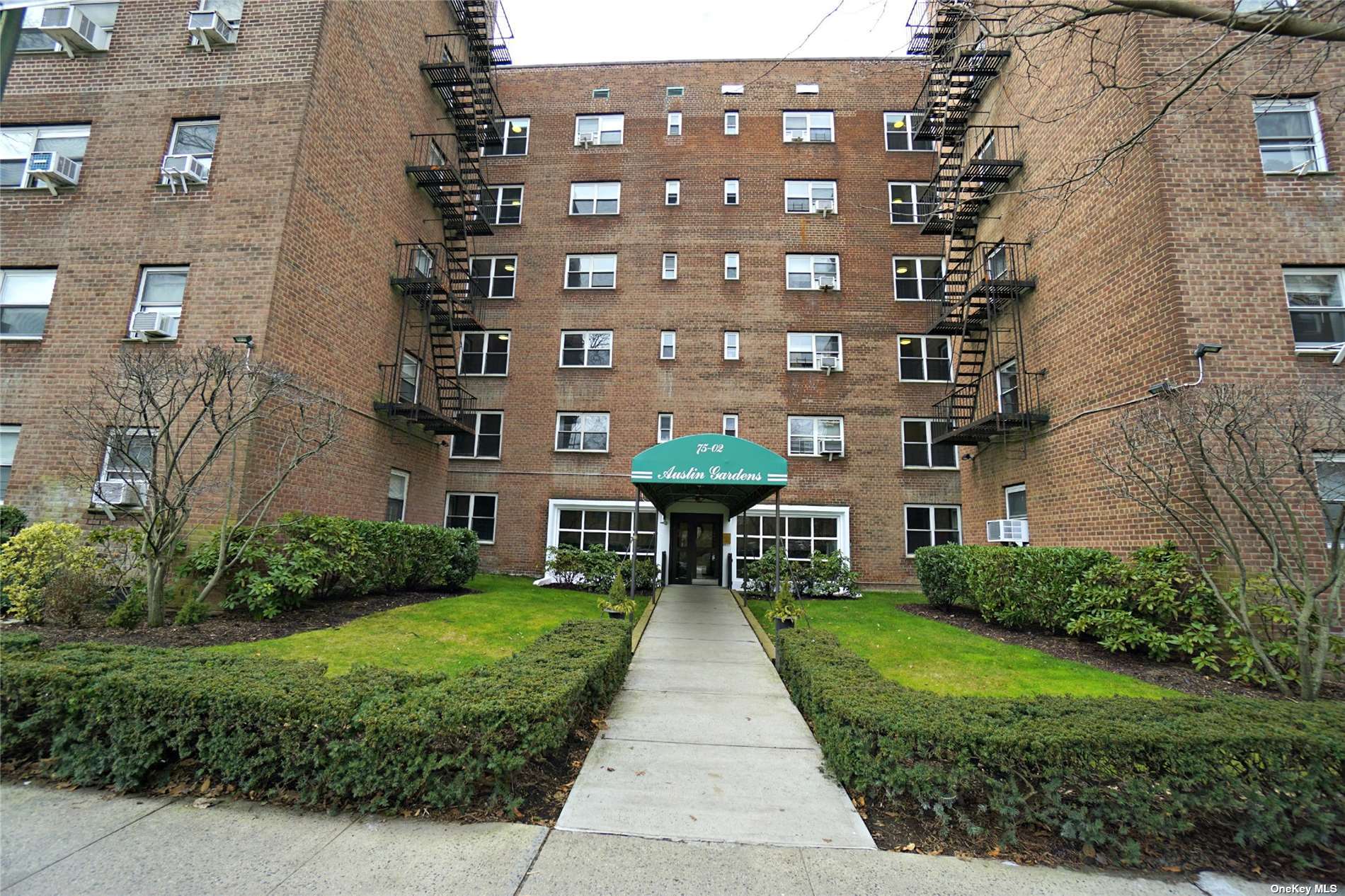 7502 Austin Street 3A, Forest Hills, Queens, NY - 2 Bedrooms  
1 Bathrooms  
6 Rooms - 