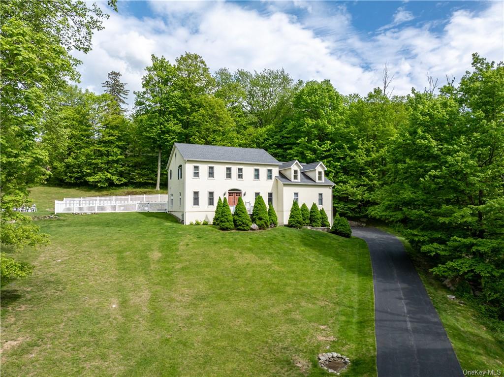 11 Park View Place, Pound Ridge, New York - 4 Bedrooms  
3 Bathrooms  
10 Rooms - 