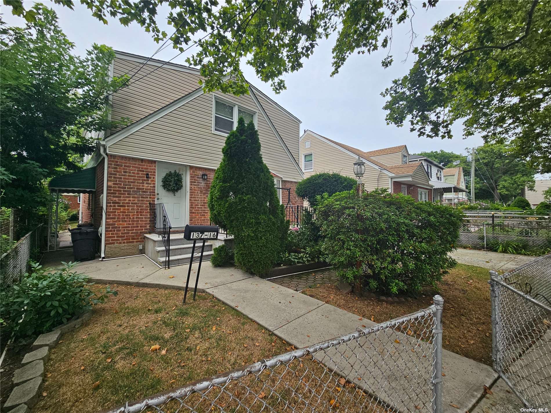 Property for Sale at 13716 223rd Street, Laurelton, Queens, NY - Bedrooms: 6 
Bathrooms: 3 
Rooms: 10  - $975,000