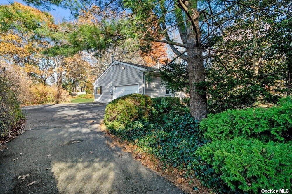 229 Syosset Woodbury Road, Syosset, New York image 3