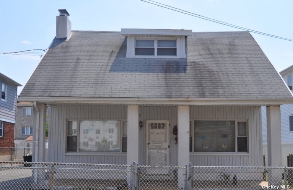 15027 Tahoe Street, Ozone Park, Queens, NY - 3 Bedrooms  
2 Bathrooms  
6 Rooms - 