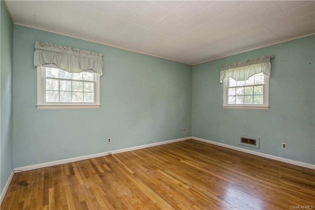 Photo 9 of 21 of 12 Floral Road house