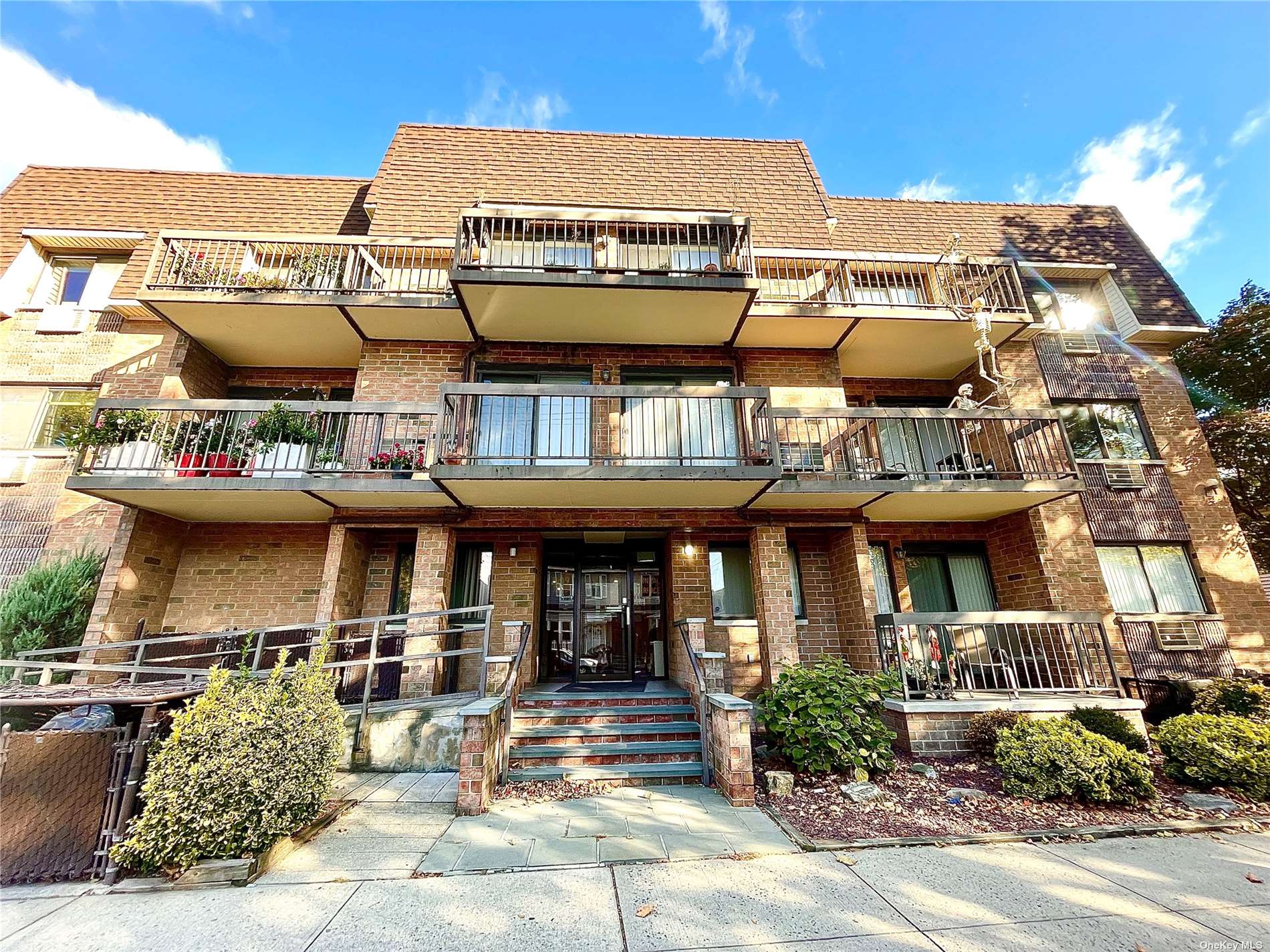 7109 Juniper Valley Road 1D, Middle Village, Queens, NY - 1 Bedrooms  
1 Bathrooms  
3 Rooms - 