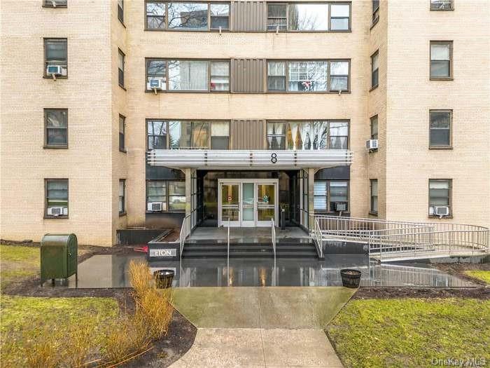 Property for Sale at 7 Fordham Oval 6 A, Bronx, New York - Bedrooms: 1 
Bathrooms: 1 
Rooms: 3  - $165,000