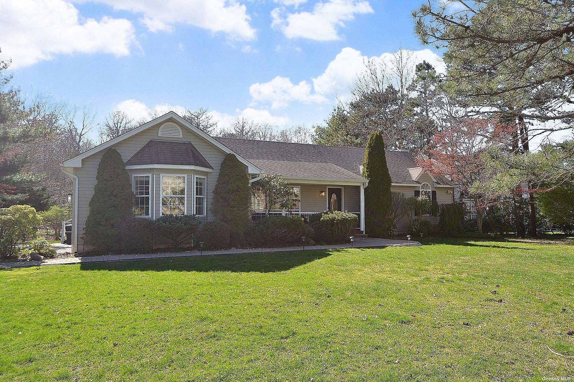 Property for Sale at 14 Lilly Court, Manorville, Hamptons, NY - Bedrooms: 3 
Bathrooms: 2  - $649,999