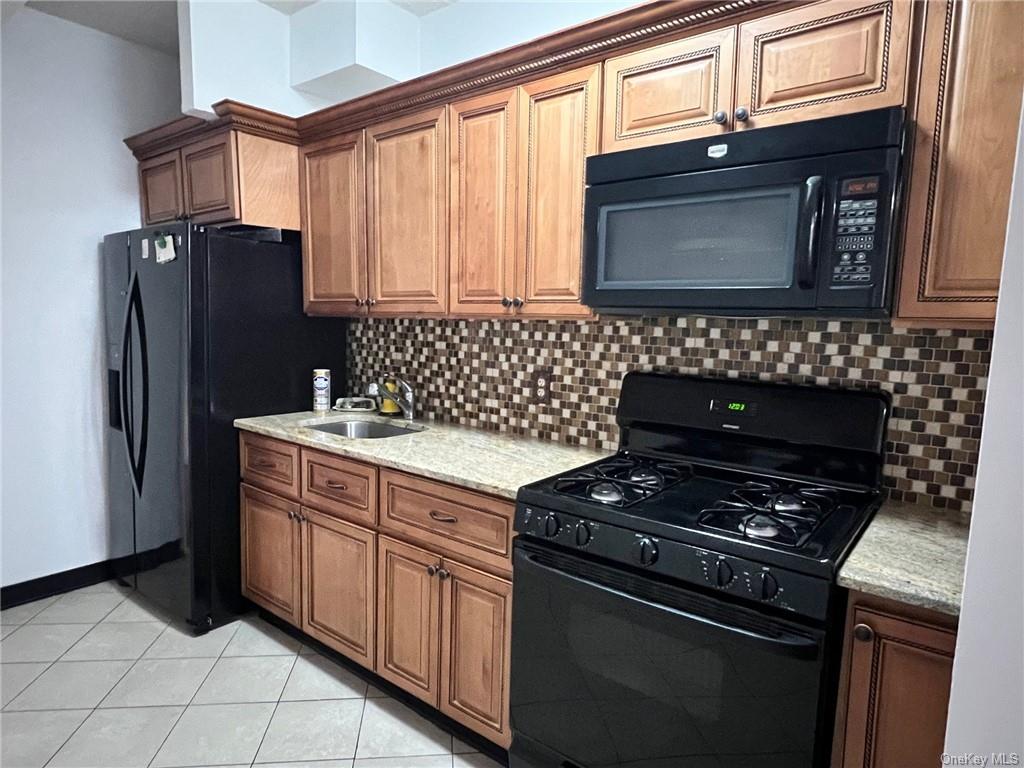 Property for Sale at 519 E 156th Street 63, Bronx, New York - Bedrooms: 3 
Bathrooms: 2 
Rooms: 5  - $359,000