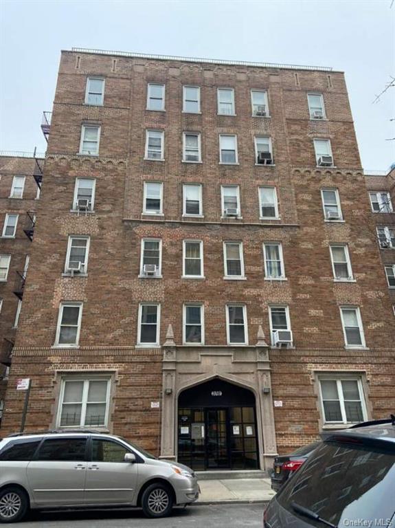 2081 Cruger Avenue 4-A, Bronx, New York - 1 Bedrooms  
1 Bathrooms  
4 Rooms - 