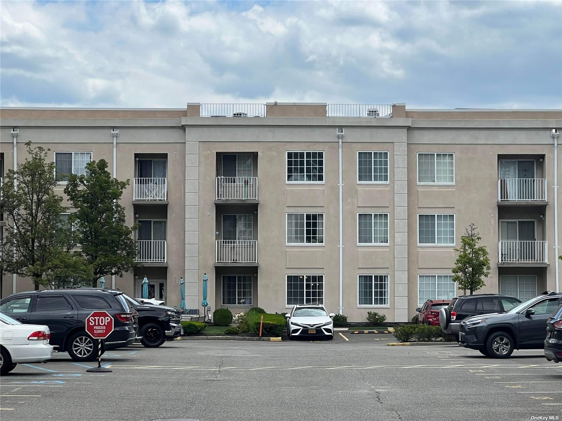 View Westbury, NY 11590 condo
