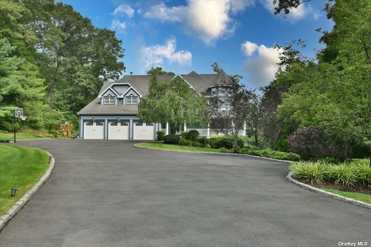 Property for Sale at Courtney Court, Huntington, Hamptons, NY - Bedrooms: 5 
Bathrooms: 5  - $1,600,000