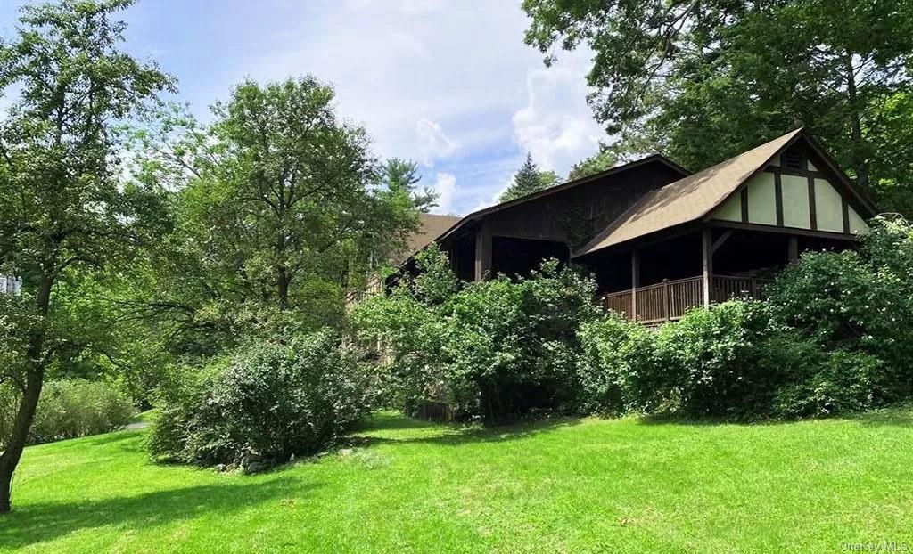 32 E Lake Stable Road, Tuxedo Park, New York image 20