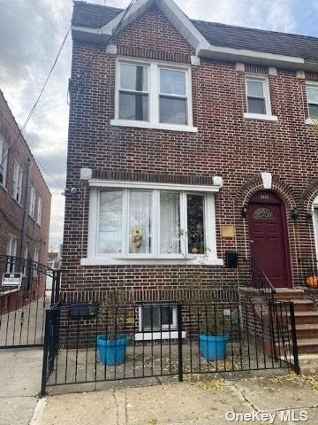 Property for Sale at 9432 94th Street, Ozone Park, Queens, NY - Bedrooms: 4 
Bathrooms: 5.5 
Rooms: 11  - $1,150,000