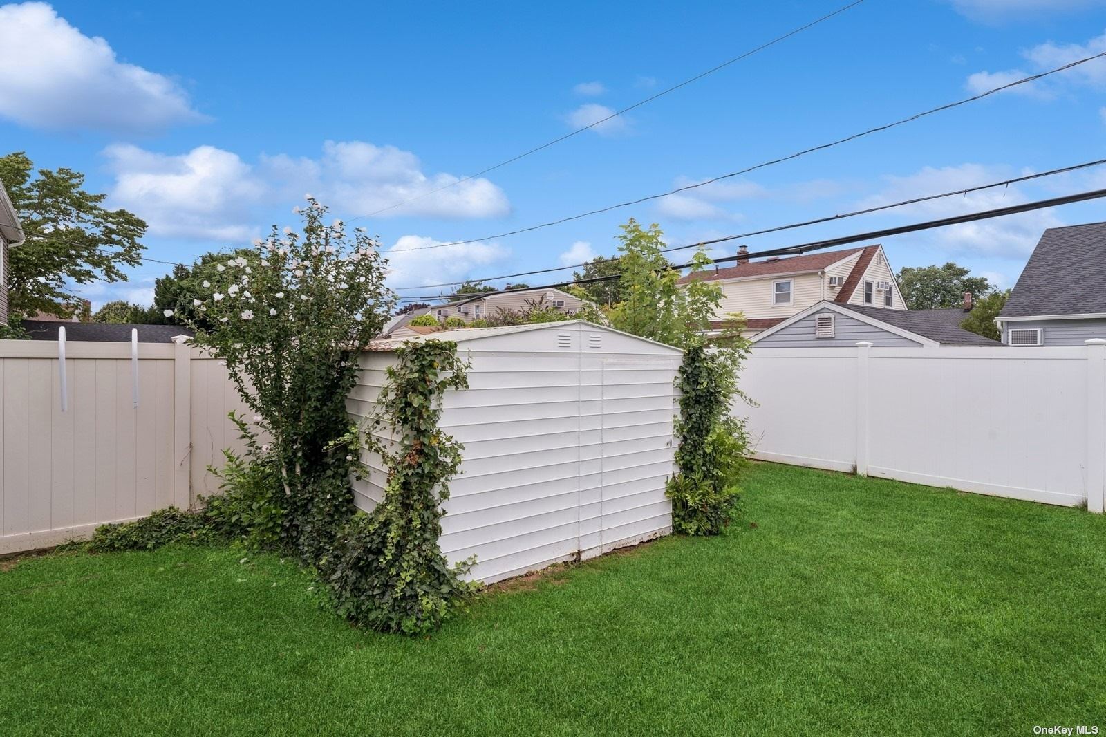 13 Spool Lane, Levittown, New York image 22