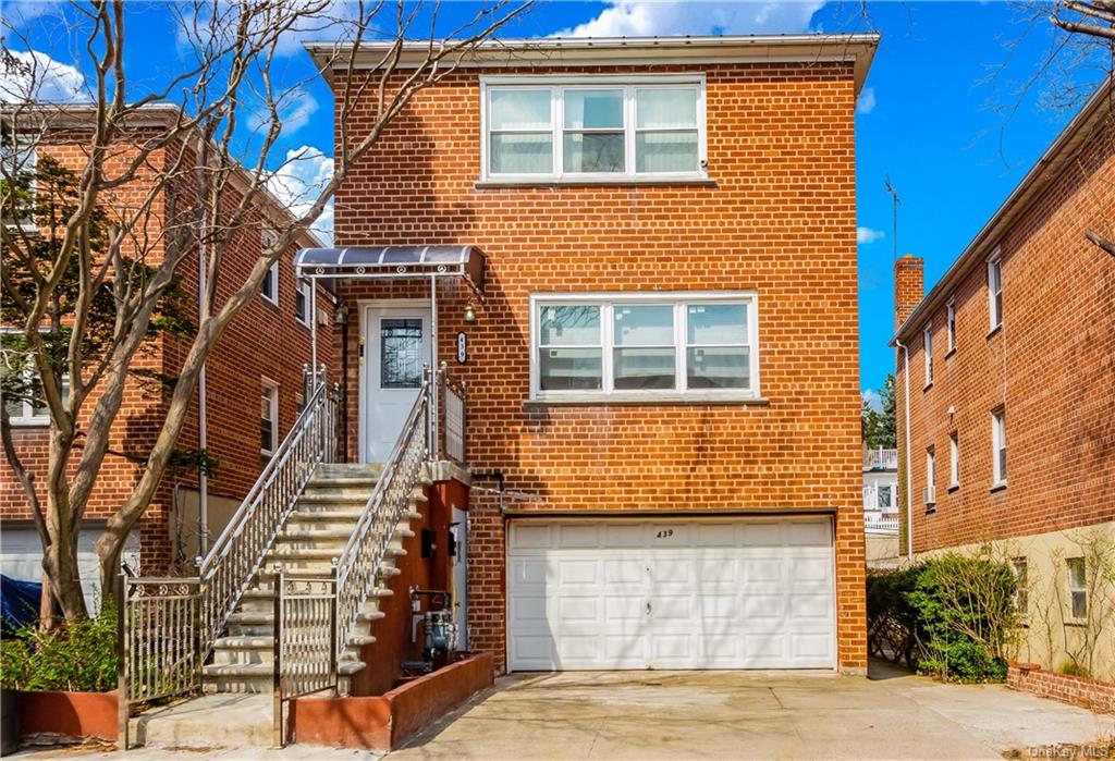 View BRONX, NY 10471 townhome