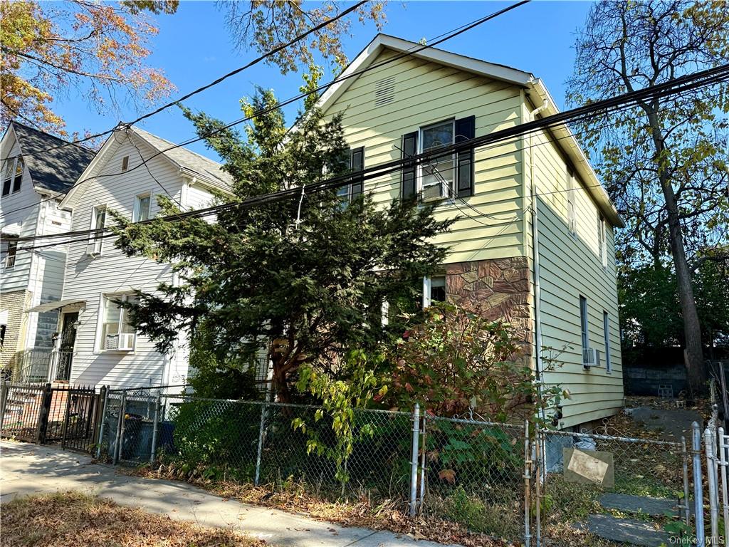 3026 Bronx Park, Bronx, New York - 3 Bedrooms  
1 Bathrooms  
6 Rooms - 