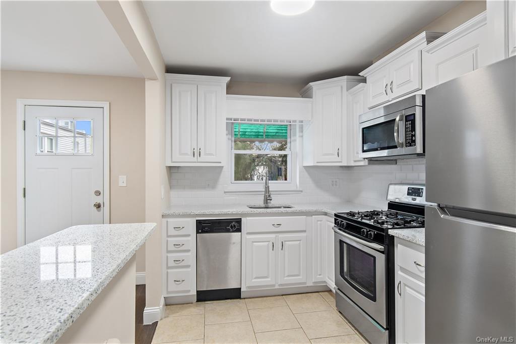 Property for Sale at 1562 Allerton Avenue, Bronx, New York - Bedrooms: 3 
Bathrooms: 3 
Rooms: 5  - $699,000