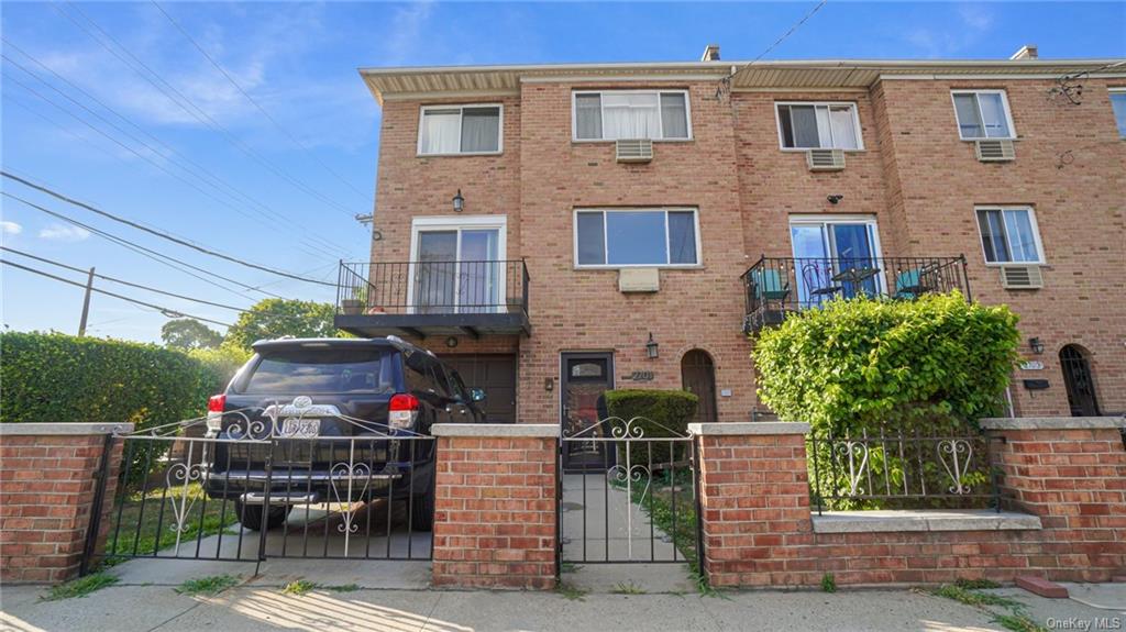 2701 Gifford Avenue, Bronx, New York - 7 Bedrooms  
5 Bathrooms - 