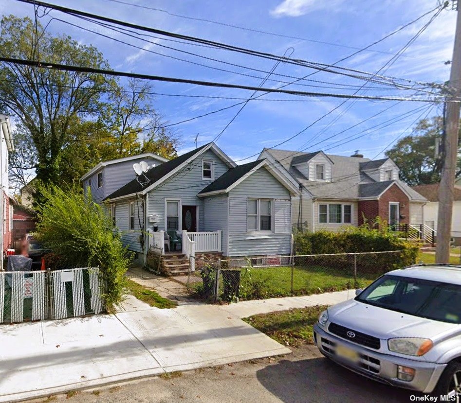 Property for Sale at 12127 Benton Street, Saint Albans, Queens, NY - Bedrooms: 6 
Bathrooms: 3 
Rooms: 8  - $729,000