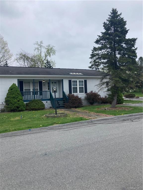 29 Second Drive, Hyde Park, New York - 3 Bedrooms  
2 Bathrooms  
7 Rooms - 