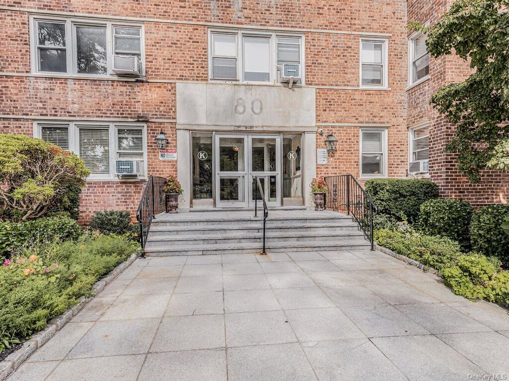 Property for Sale at 80 Knolls Crescent 6B, Bronx, New York - Bedrooms: 2 
Bathrooms: 1 
Rooms: 5  - $168,053