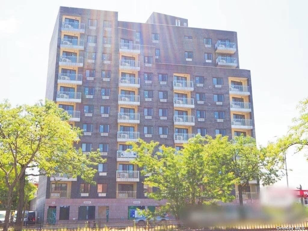 7026 Queens Boulevard 10B, Woodside, Queens, NY - 1 Bedrooms  
1 Bathrooms  
4 Rooms - 