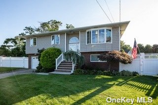 10 Pace Ct, West Islip, New York image 1