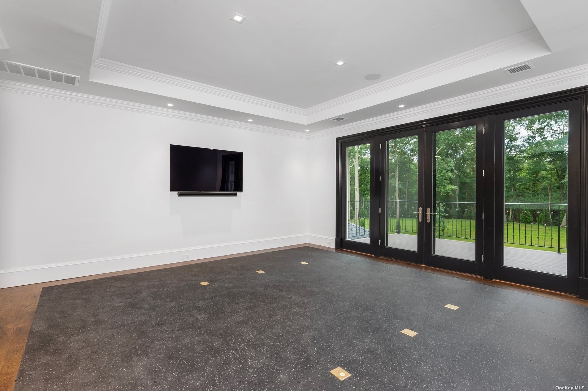 60 Koenig Drive Dr, Oyster Bay Cove, New York image 22