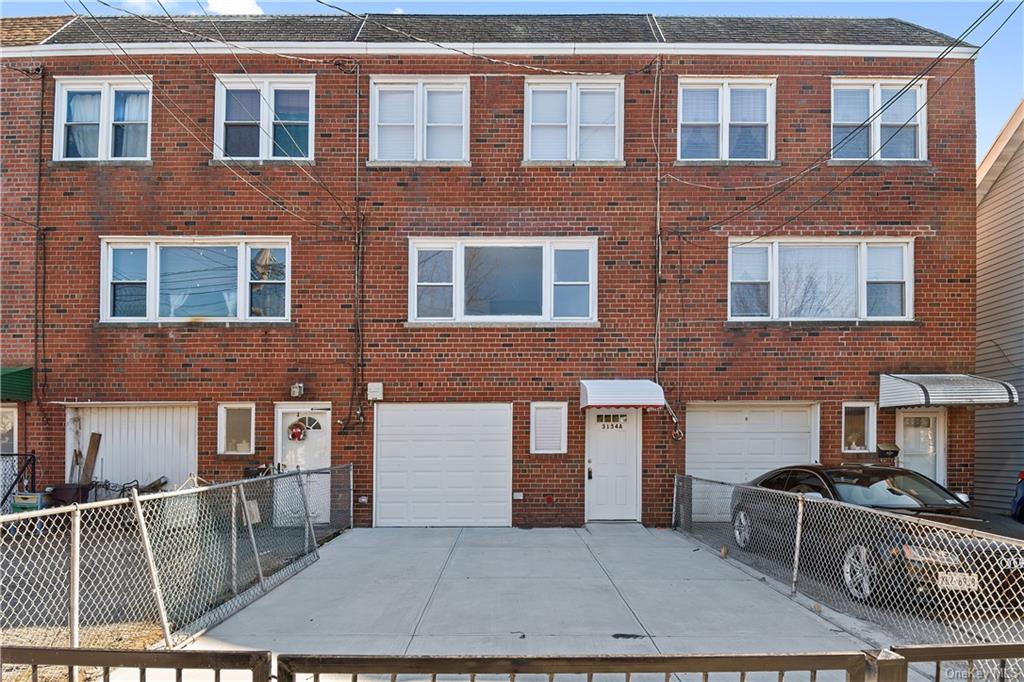 3154 Miles Avenue A, Bronx, New York - 3 Bedrooms  
3 Bathrooms  
5 Rooms - 