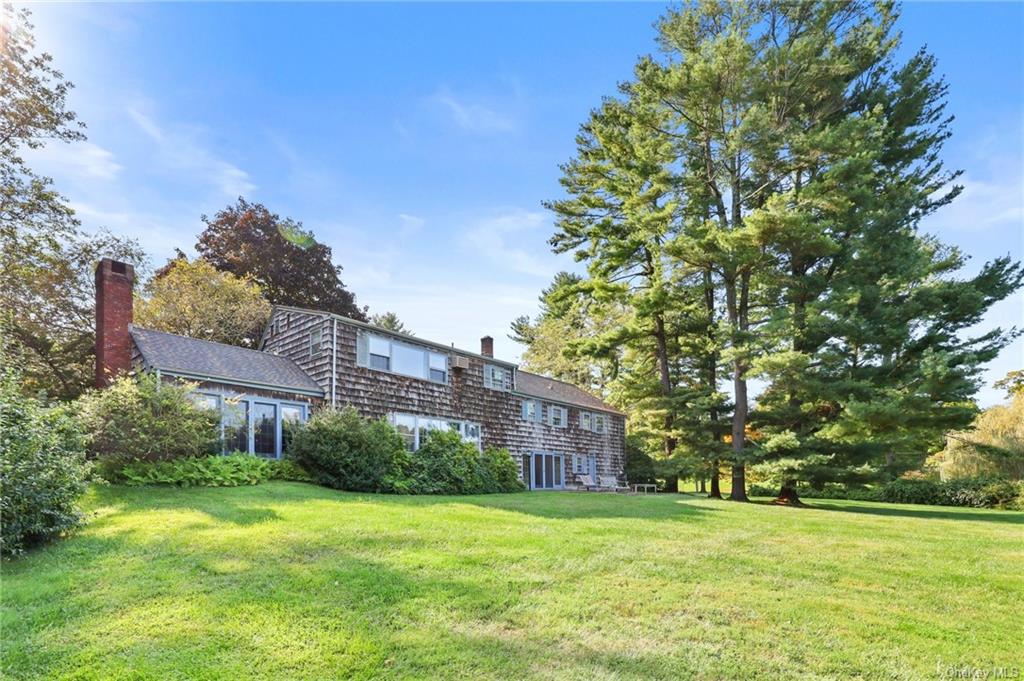 8 Bayberry Way, Pound Ridge, New York image 1