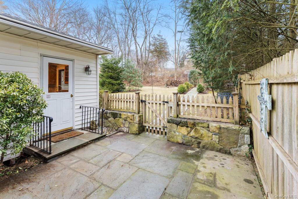 Photo 5 of 17 of 19 Bedford Avenue house