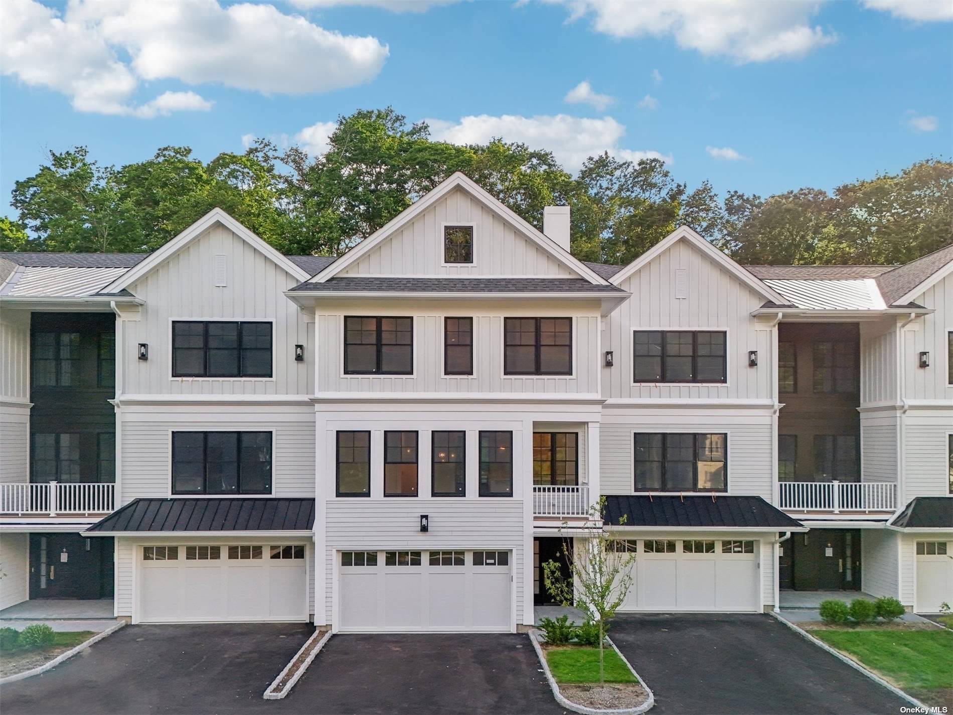 View Huntington, NY 11743 condo