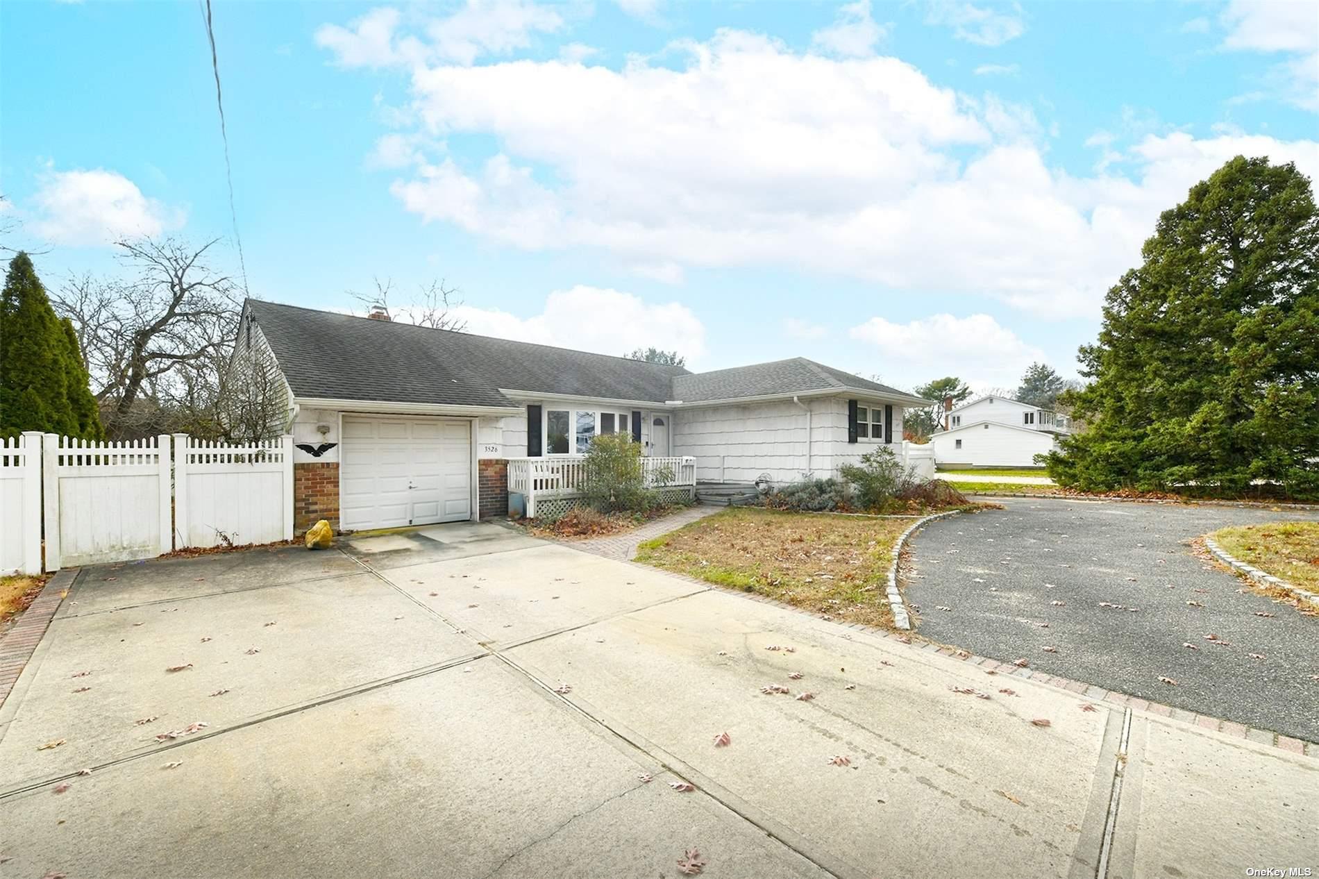 3526 Union Boulevard, East Islip, New York image 3