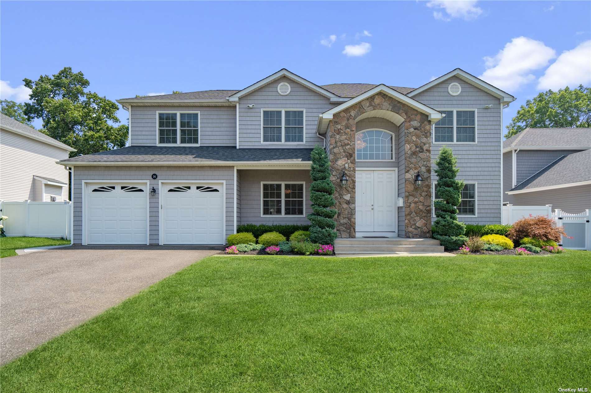 Property for Sale at 14 Rachel Avenue, Commack, Hamptons, NY - Bedrooms: 5 
Bathrooms: 3  - $1,199,999