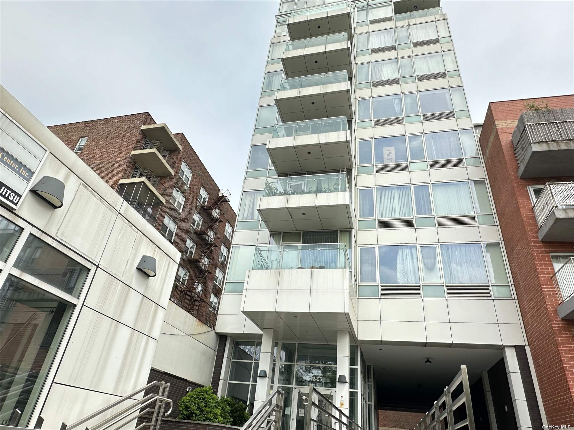 Property for Sale at 4205 Parsons Boulevard 2B, Flushing, Queens, NY - Bedrooms: 2 
Bathrooms: 2 
Rooms: 6  - $728,000