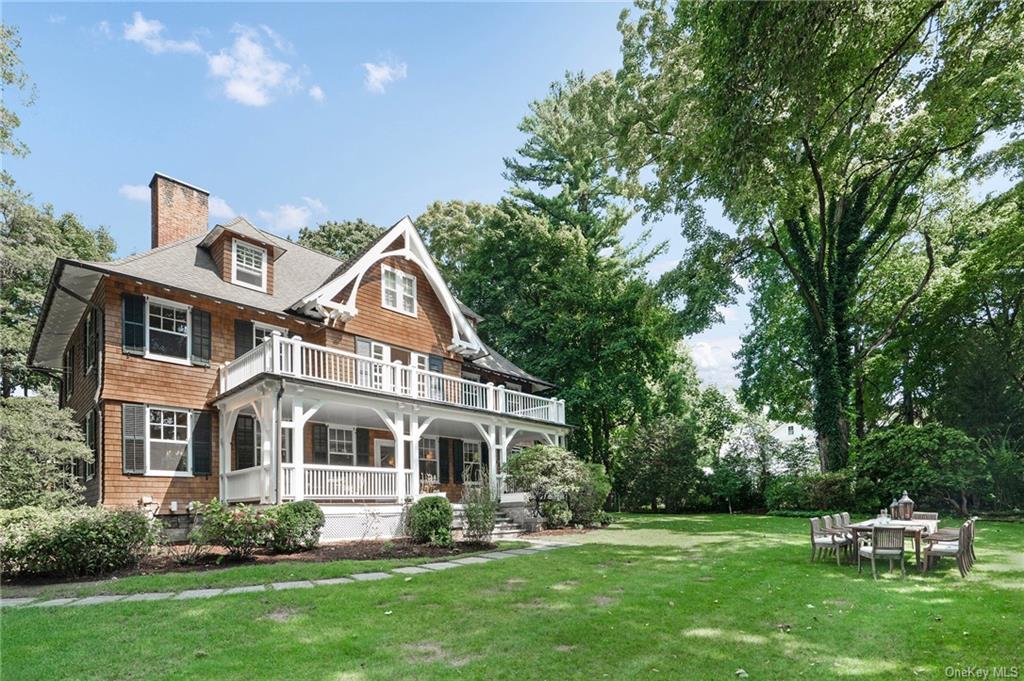 6 Donellan Road, Scarsdale, New York - 6 Bedrooms  
4 Bathrooms  
14 Rooms - 