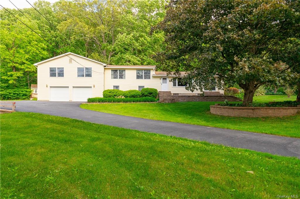 511 Cedar Lane, Staatsburg, New York - 4 Bedrooms  
2 Bathrooms  
11 Rooms - 