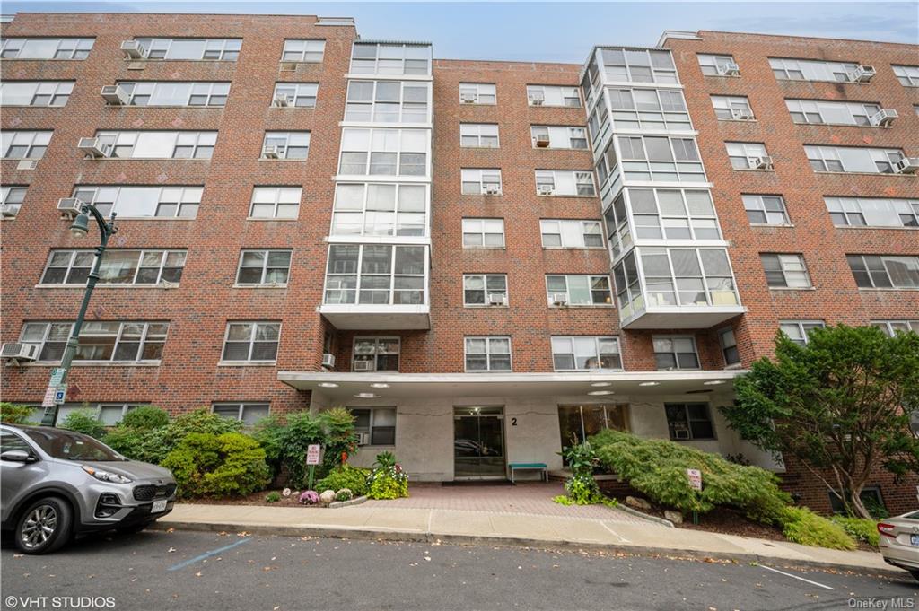 Rental Property at 2 Washington Square 1B, Larchmont, New York - Bedrooms: 2 
Bathrooms: 2 
Rooms: 5  - $4,200 MO.