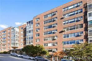 Rental Property at 2 Washington Square 1B, Larchmont, New York - Bedrooms: 2 
Bathrooms: 2 
Rooms: 5  - $4,200 MO.