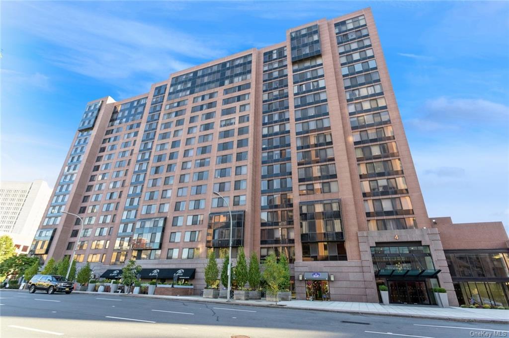 Rental Property at Martine Avenue 221, White Plains, New York - Bedrooms: 1 
Bathrooms: 1  - $2,650 MO.