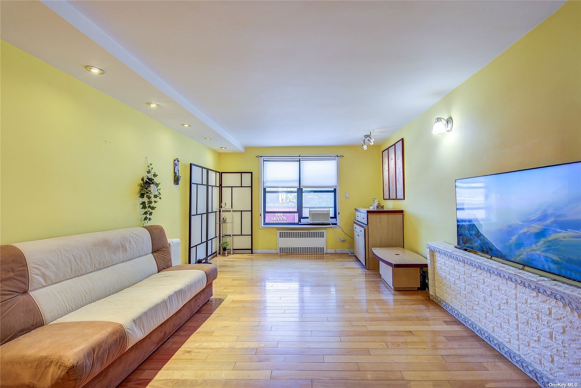 6384 Saunders Street 1F, Rego Park, Queens, NY - 2 Bedrooms  
1 Bathrooms  
5 Rooms - 