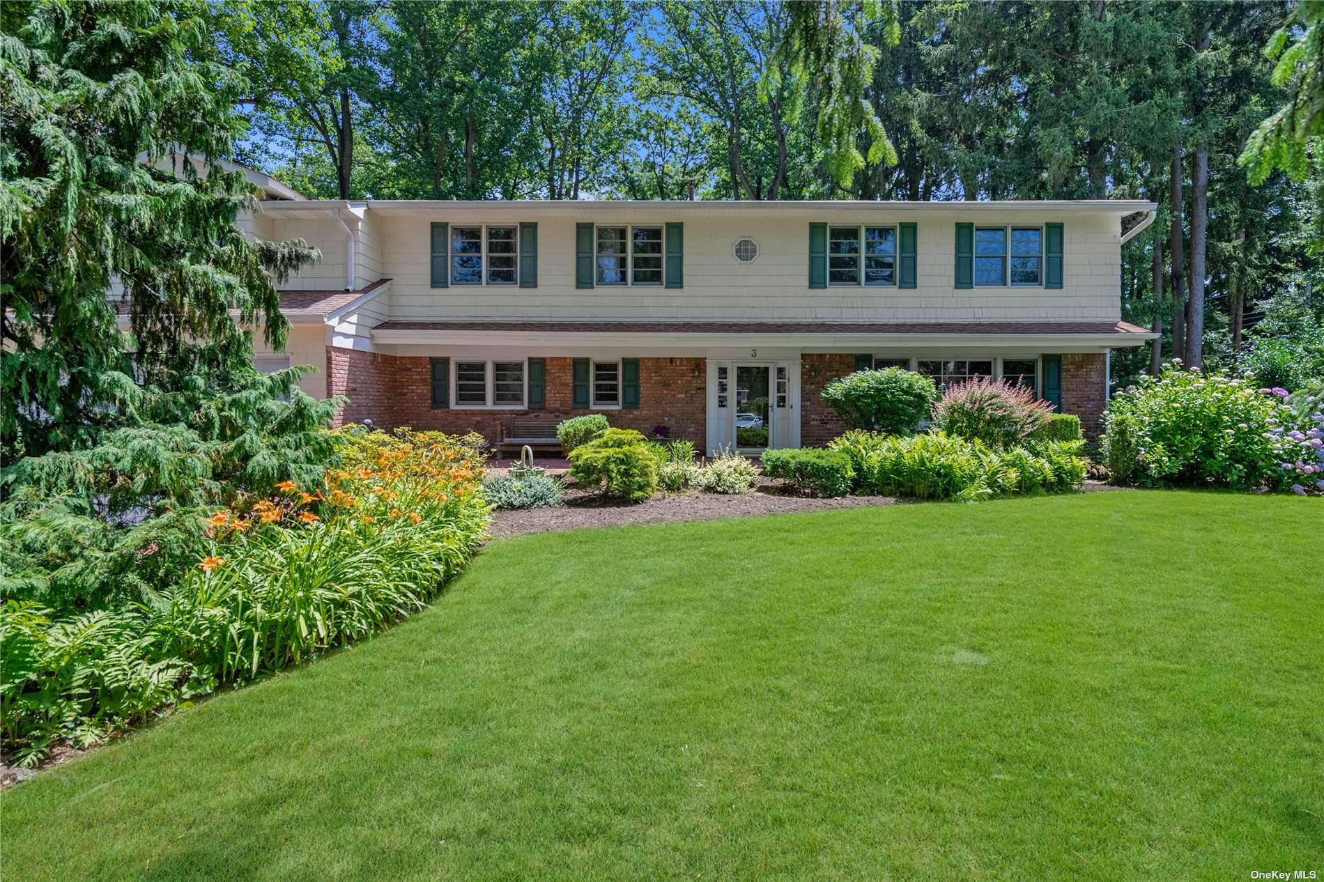 3 Nancy Court, Manhasset, New York image 1