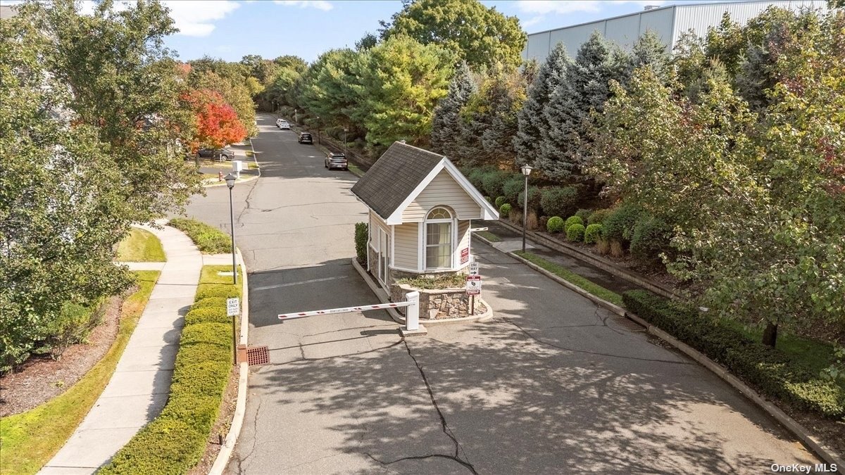 35 Steven Circle #35, Dix Hills, New York image 31