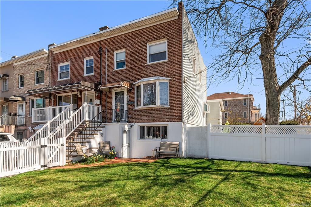 Property for Sale at 150 Calhoun Avenue, Bronx, New York - Bedrooms: 3 
Bathrooms: 3 
Rooms: 6  - $750,000