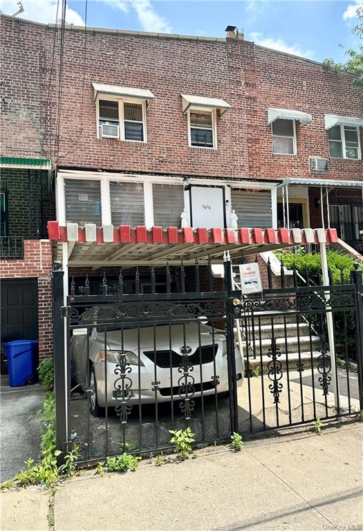 Property for Sale at 3302 Fish Avenue, Bronx, New York - Bedrooms: 4 
Bathrooms: 2  - $675,000