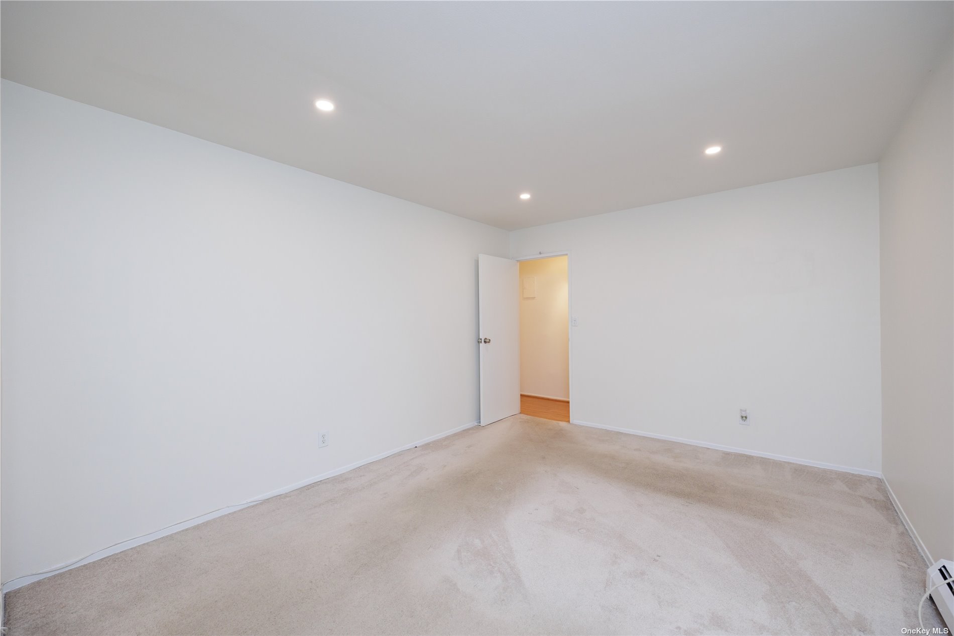Photo 13 of 18 of 90 S Park Avenue B10 co-op property