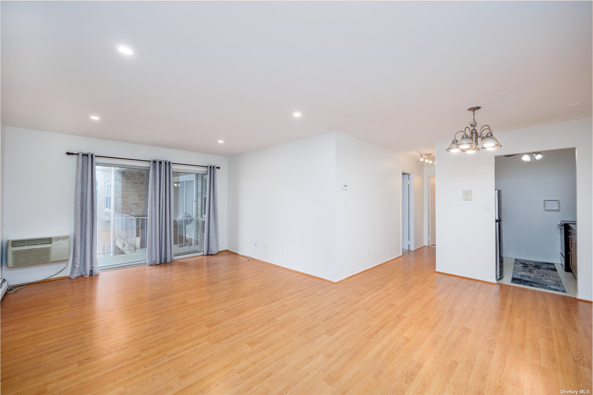 Photo 3 of 18 of 90 S Park Avenue B10 co-op property