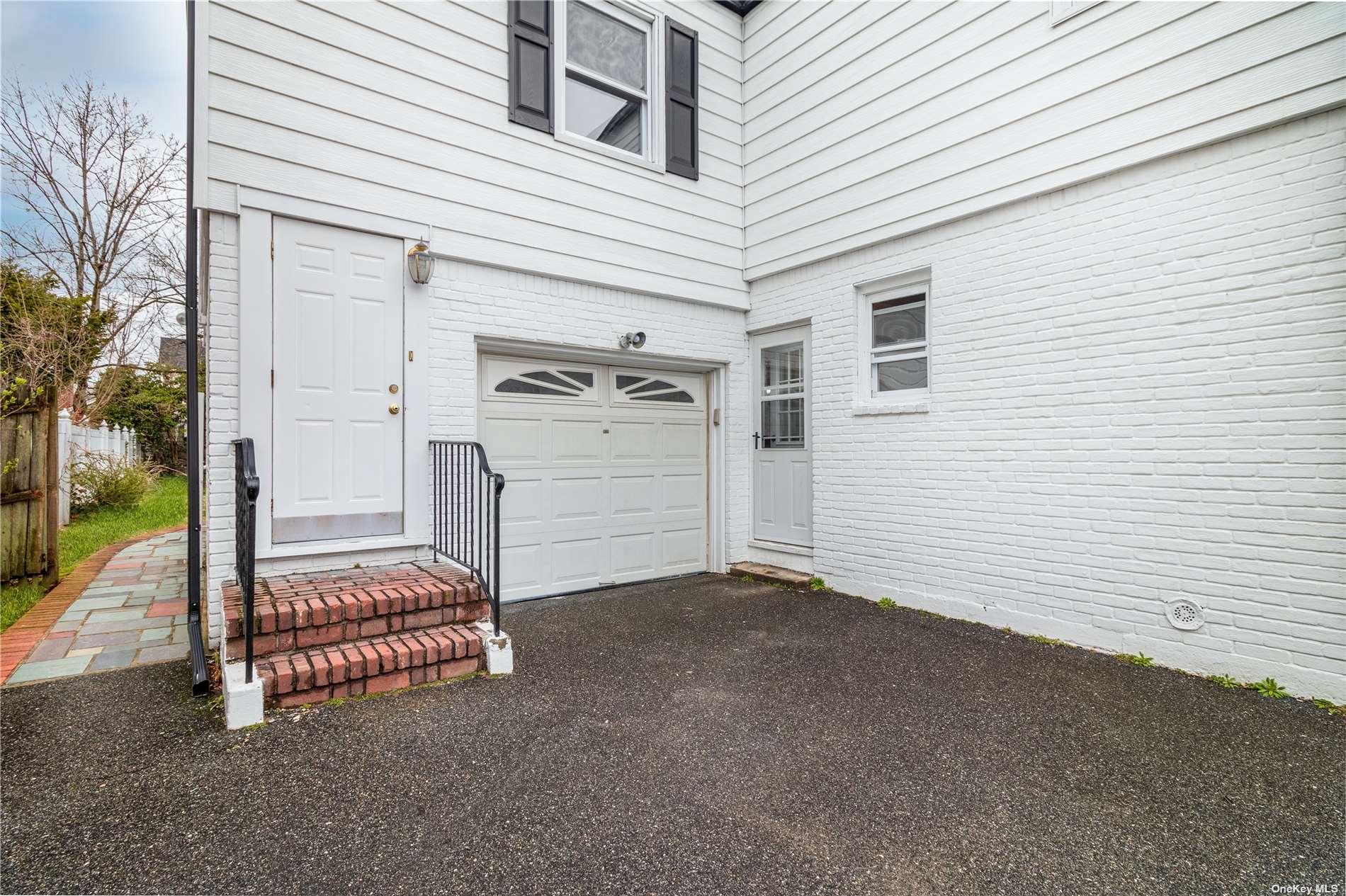 Photo 2 of 17 of 192 Franklin Avenue house