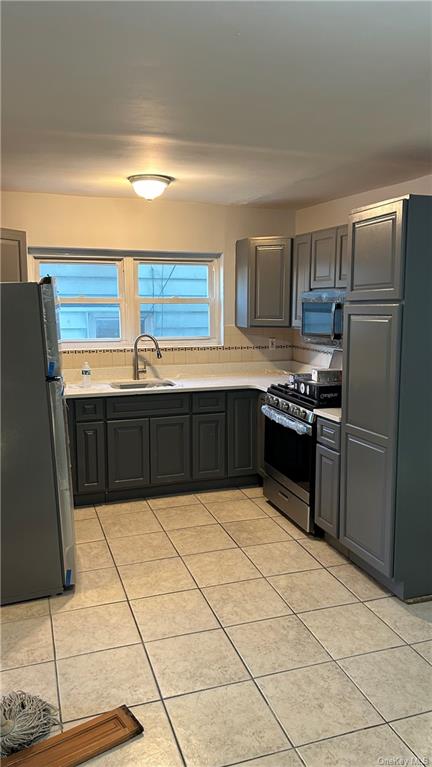 Rental Property at 929 E 226th Street, Bronx, New York - Bedrooms: 2 
Bathrooms: 1 
Rooms: 5  - $2,600 MO.