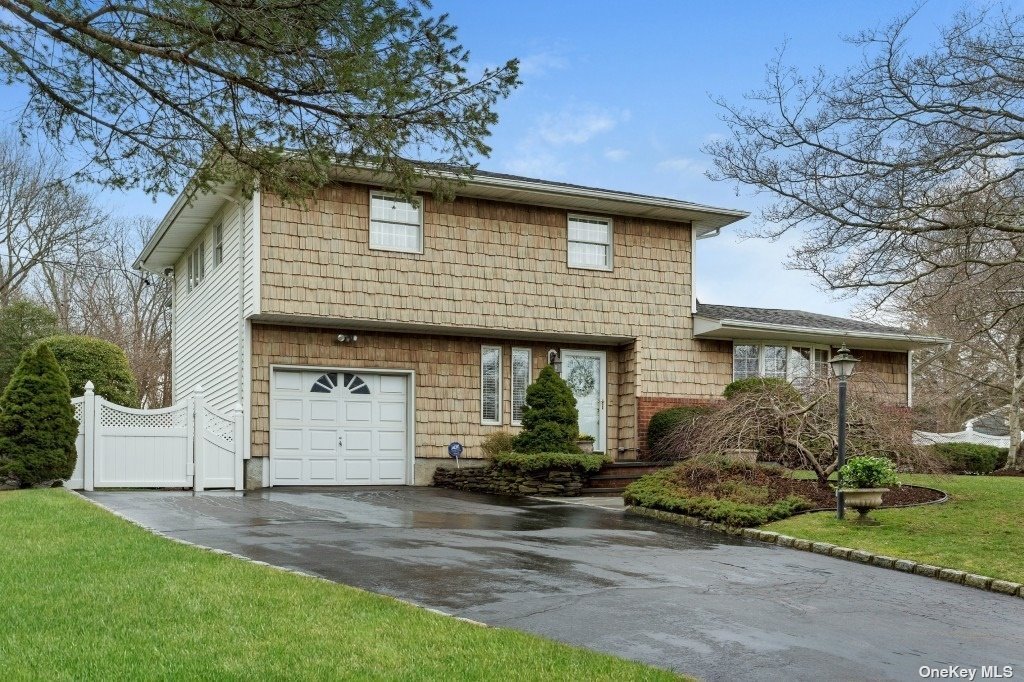 Property for Sale at 6 Oakside Road, Smithtown, Hamptons, NY - Bedrooms: 4 
Bathrooms: 3  - $679,000