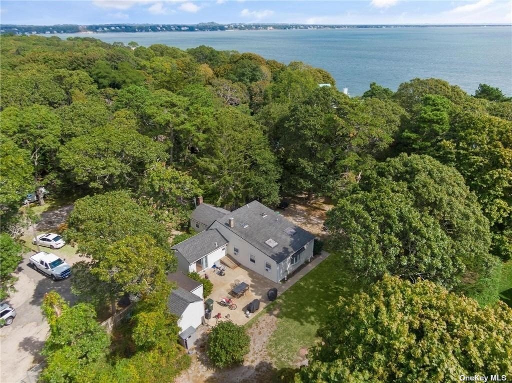 16 Lynn Court, Hampton Bays, New York image 32