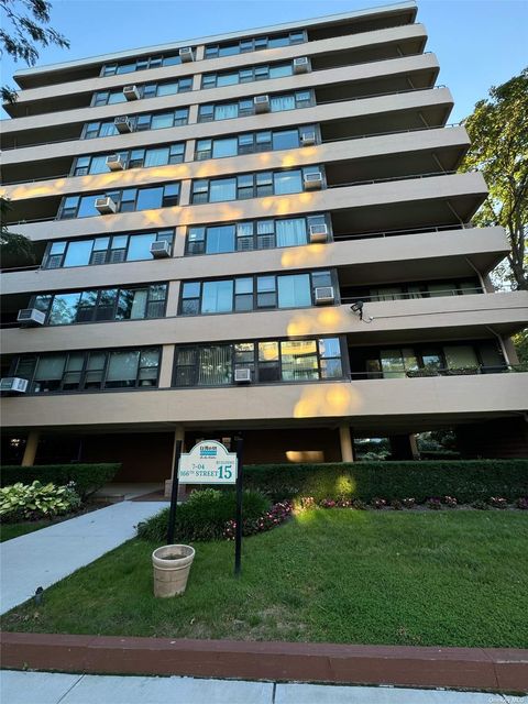 Homes For Sale - 7-04 166th Street St #6D<br/> Whitestone, NY 11357
